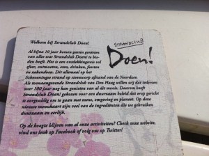 Hier ist nicht nur die Karte schön: Doen! - Ebenfalls eine Strandbar in Scheveningen